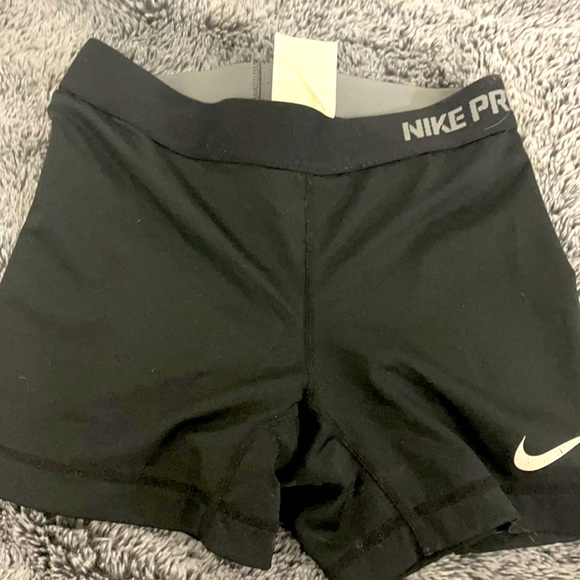 Size XS Nike Pro Shorts - Picture 1 of 2